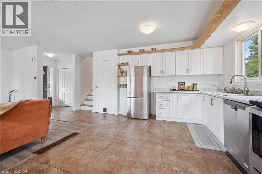 15 AVRA Court