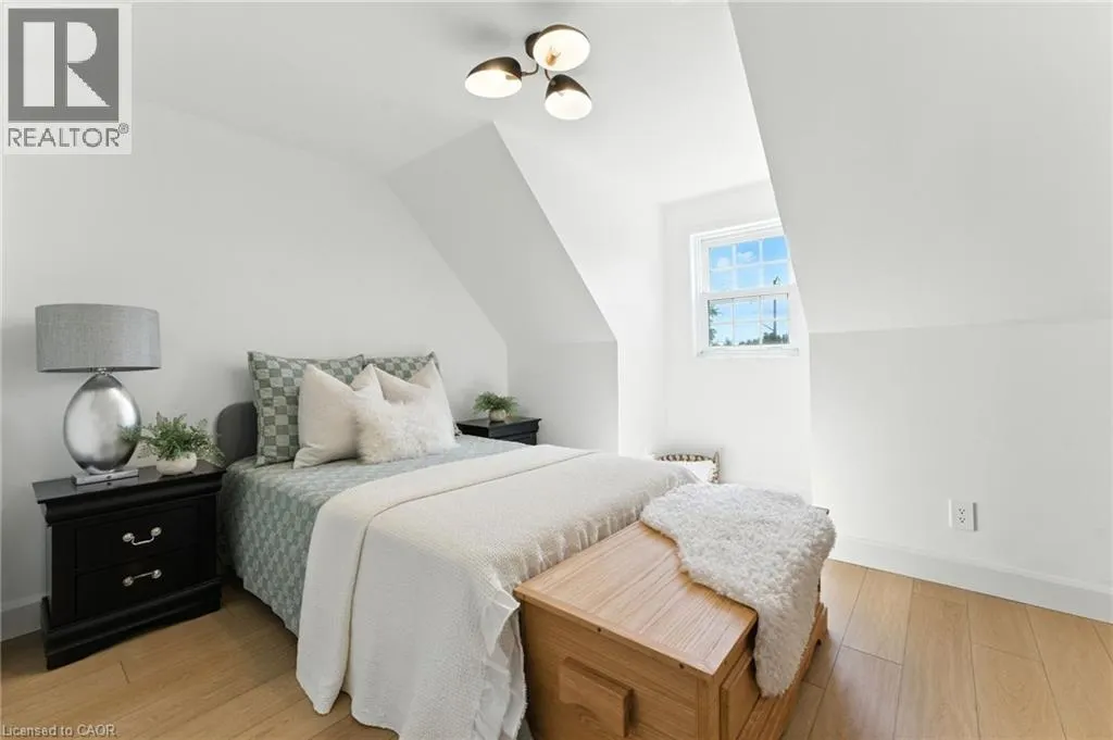246 DARTMOOR Crescent
