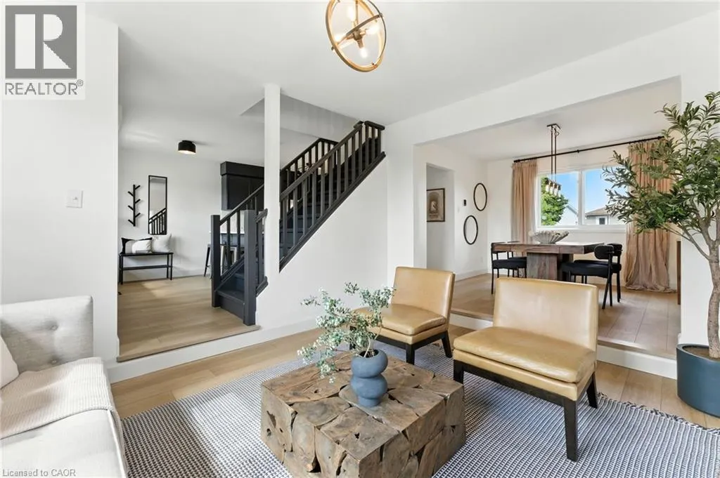 246 DARTMOOR Crescent