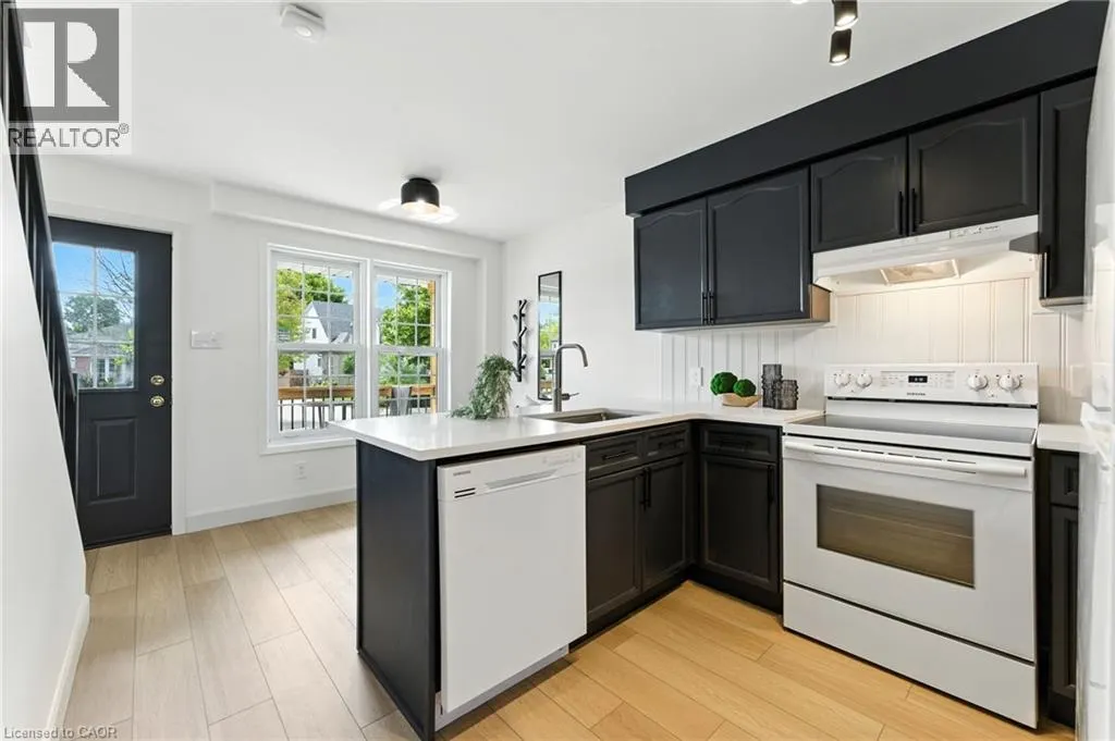 246 DARTMOOR Crescent