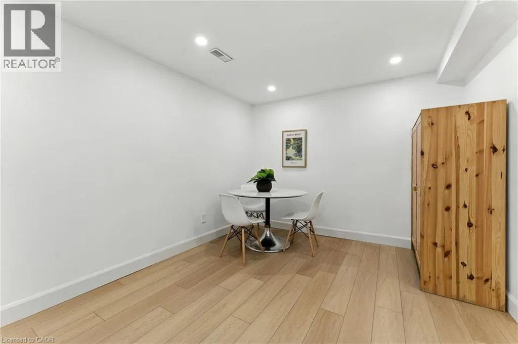 246 DARTMOOR Crescent