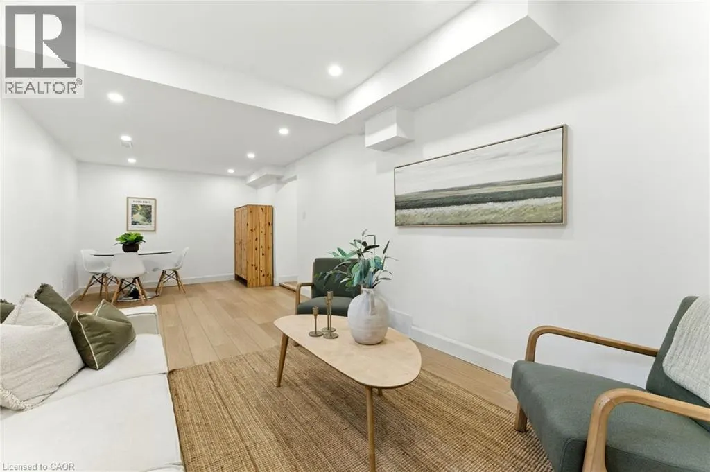 246 DARTMOOR Crescent