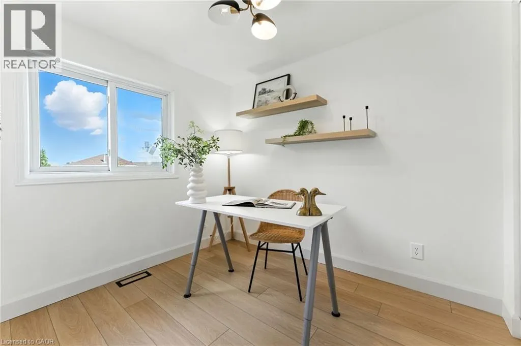 246 DARTMOOR Crescent