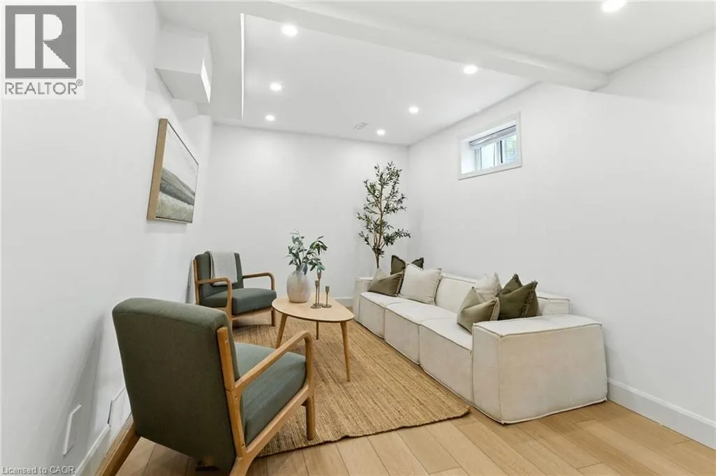 246 DARTMOOR Crescent