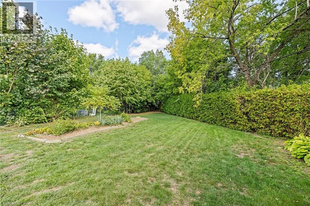 142 FERNWOOD Crescent
