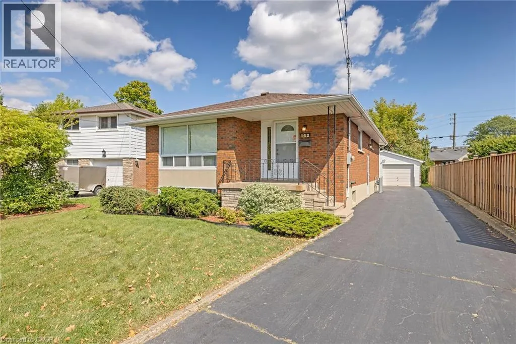 142 FERNWOOD Crescent
