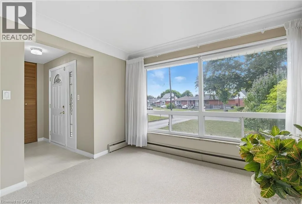 142 FERNWOOD Crescent