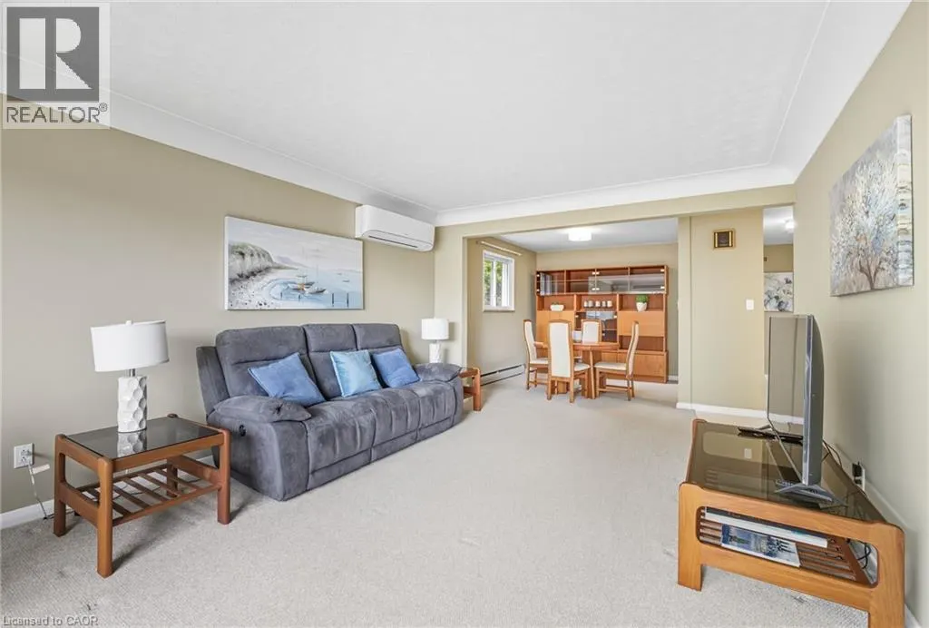 142 FERNWOOD Crescent