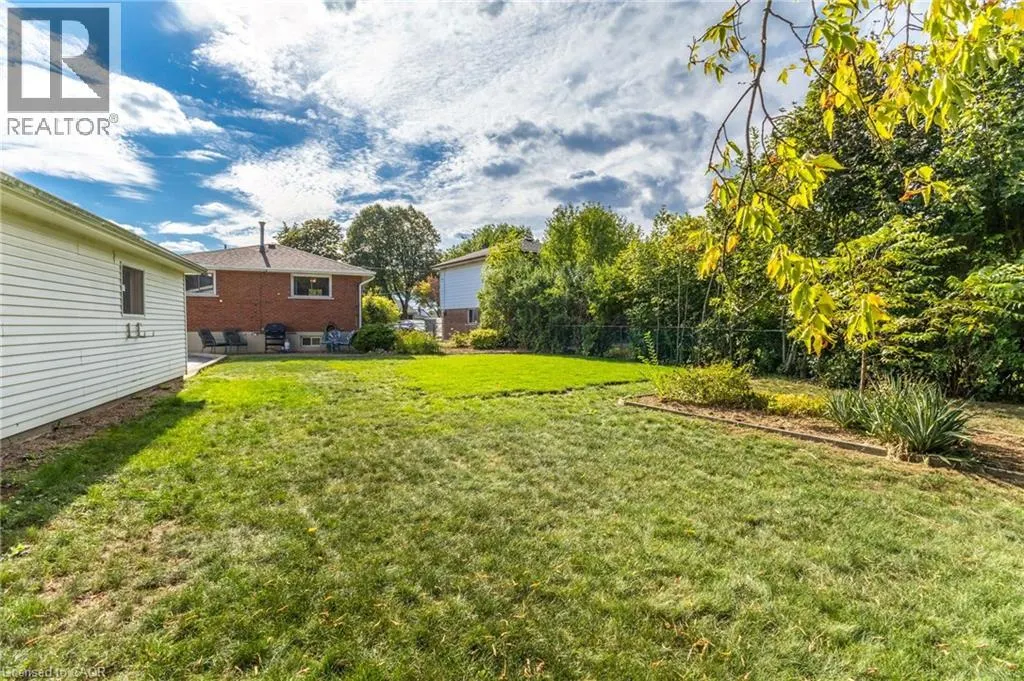 142 FERNWOOD Crescent