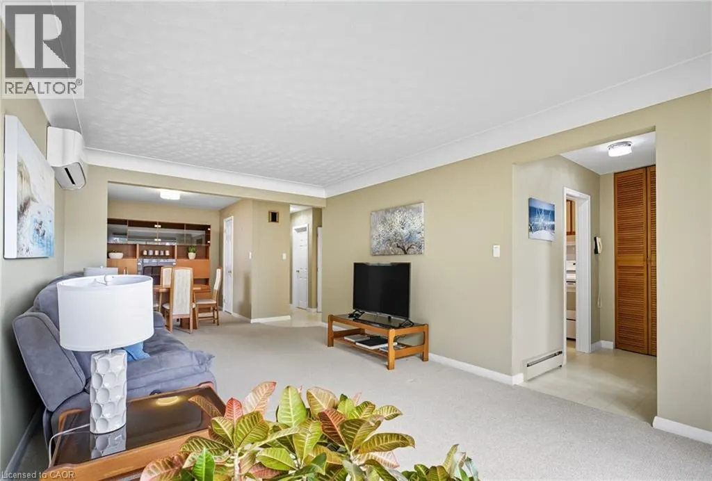 142 FERNWOOD Crescent