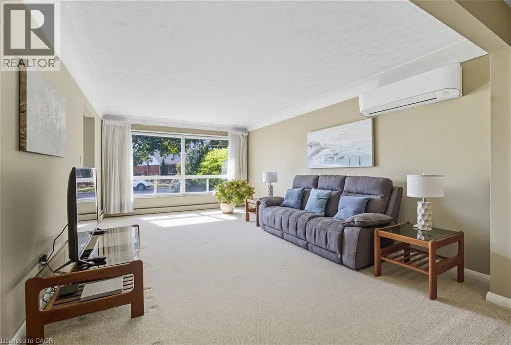 142 FERNWOOD Crescent