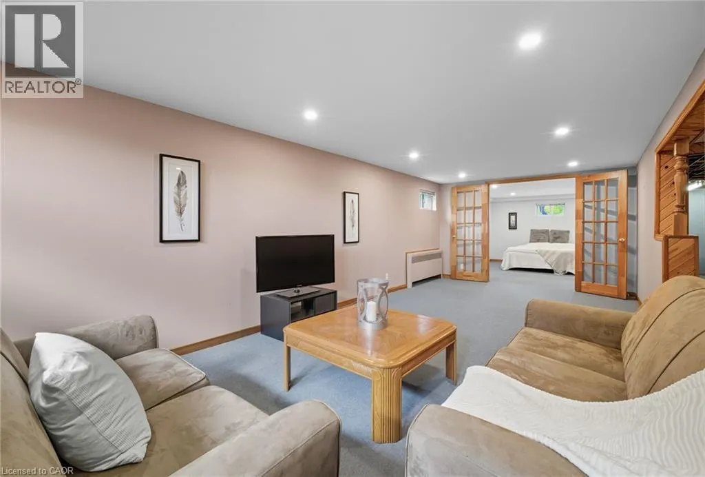142 FERNWOOD Crescent