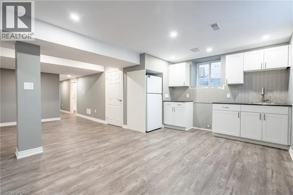 8561 DOGWOOD Crescent