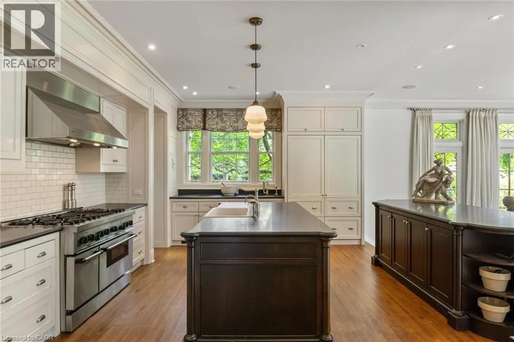 33 SALISBURY Avenue