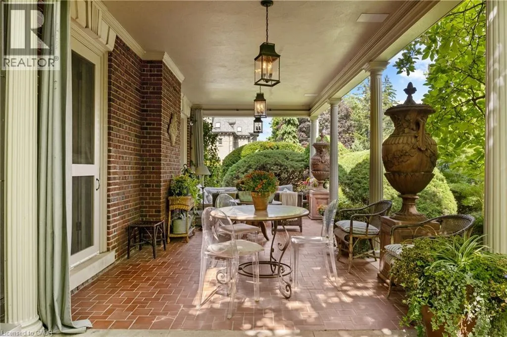 33 SALISBURY Avenue