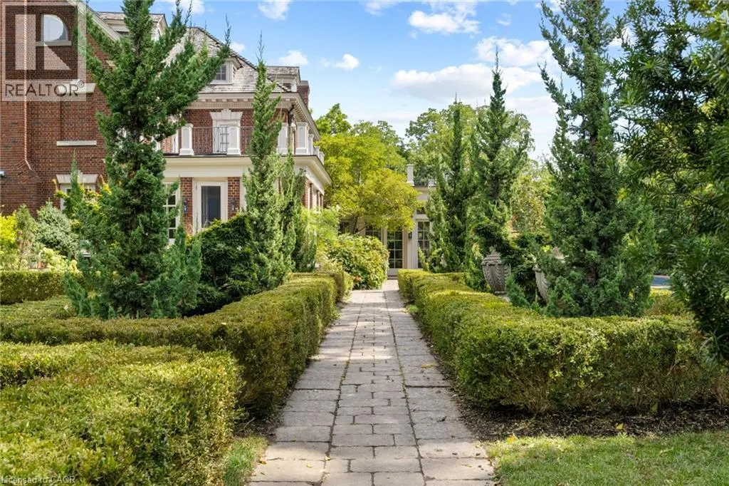 33 SALISBURY Avenue