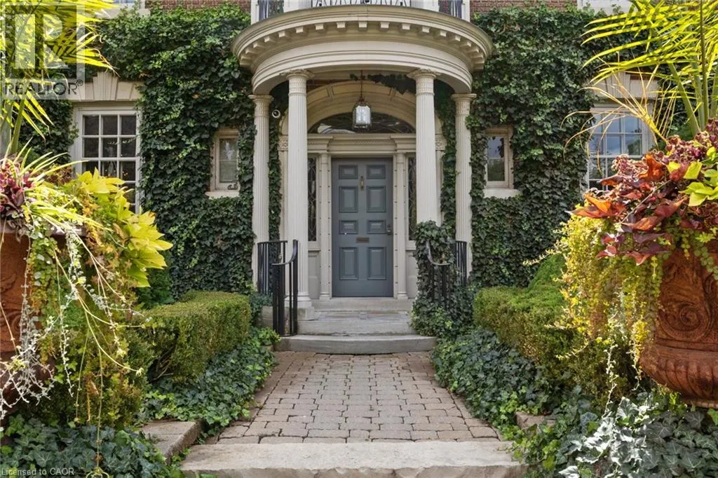 33 SALISBURY Avenue
