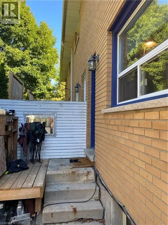 14 CHALMERS Street S Unit# 4, #4
