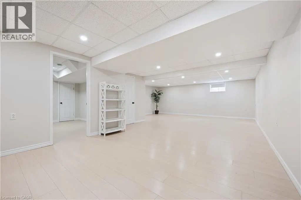 22 WINDWARD Place