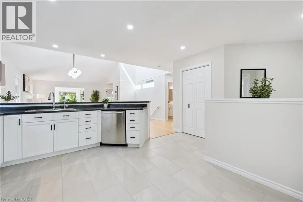22 WINDWARD Place
