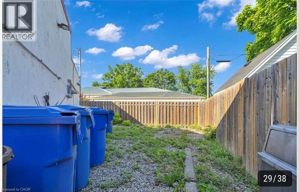 215 GRAND Avenue W