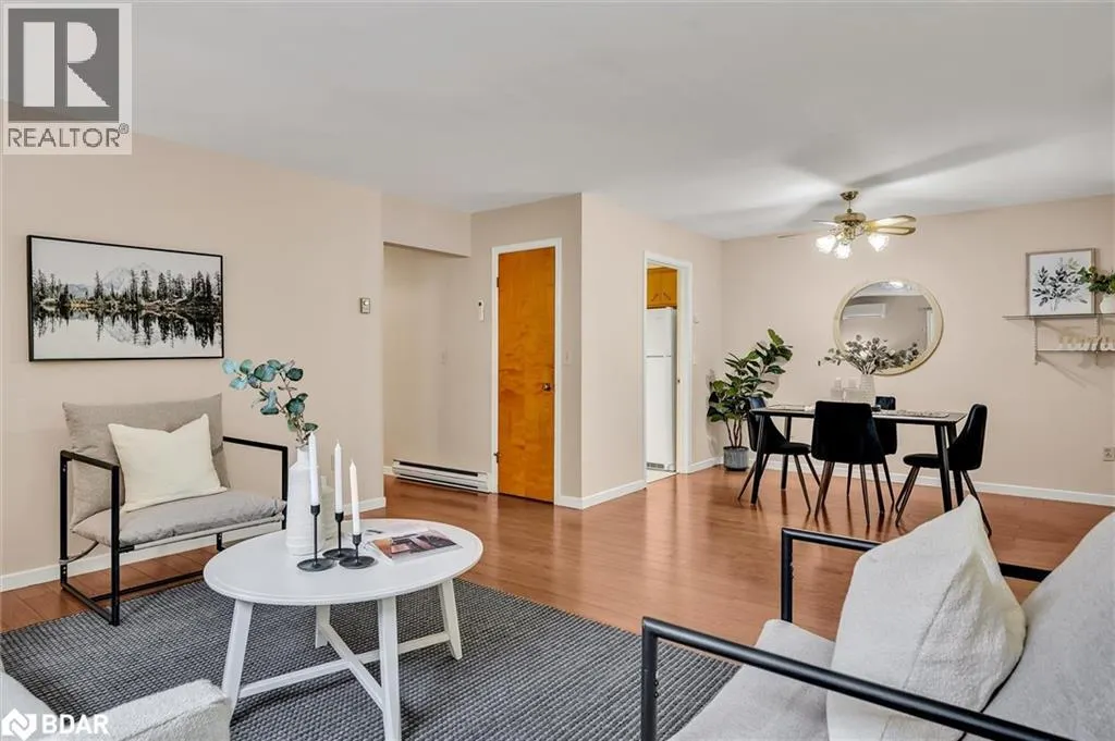 28 BOND Street E