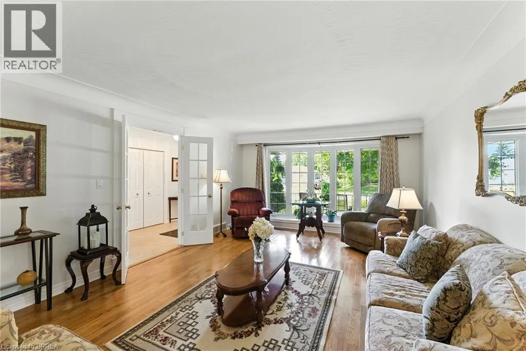 18 ALGONQUIN Avenue