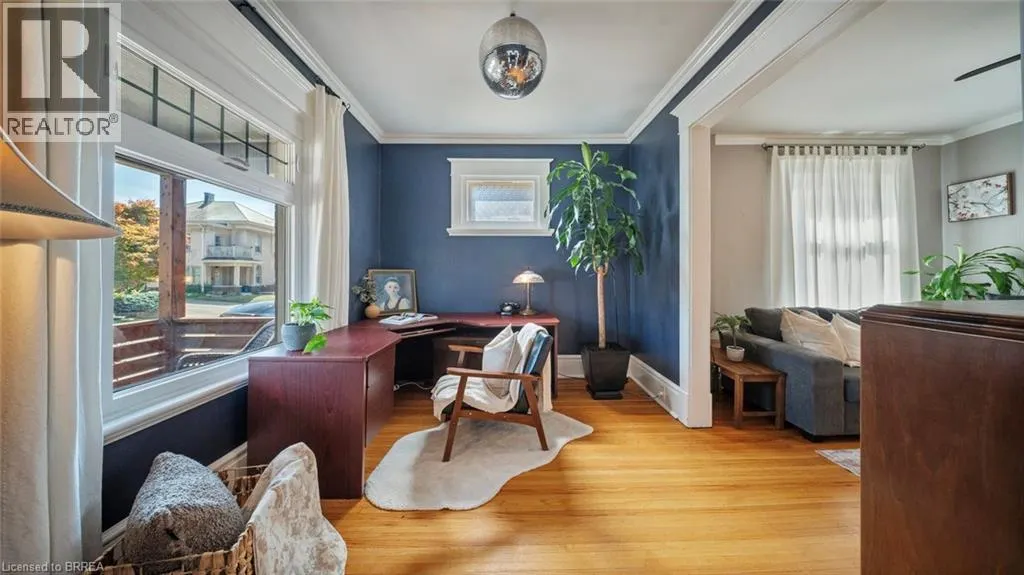 30 LYONS Avenue