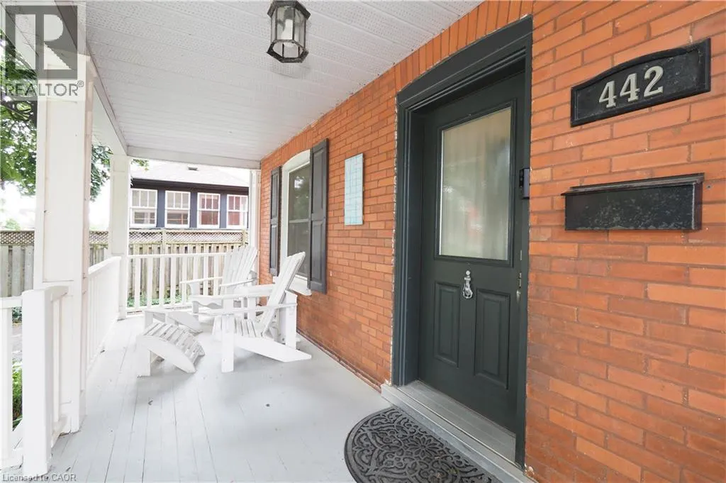 442 LOWTHER Street S
