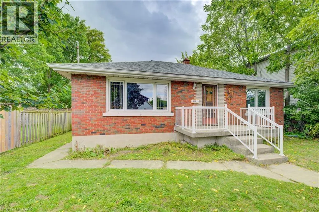 168 DUNDAS Street N