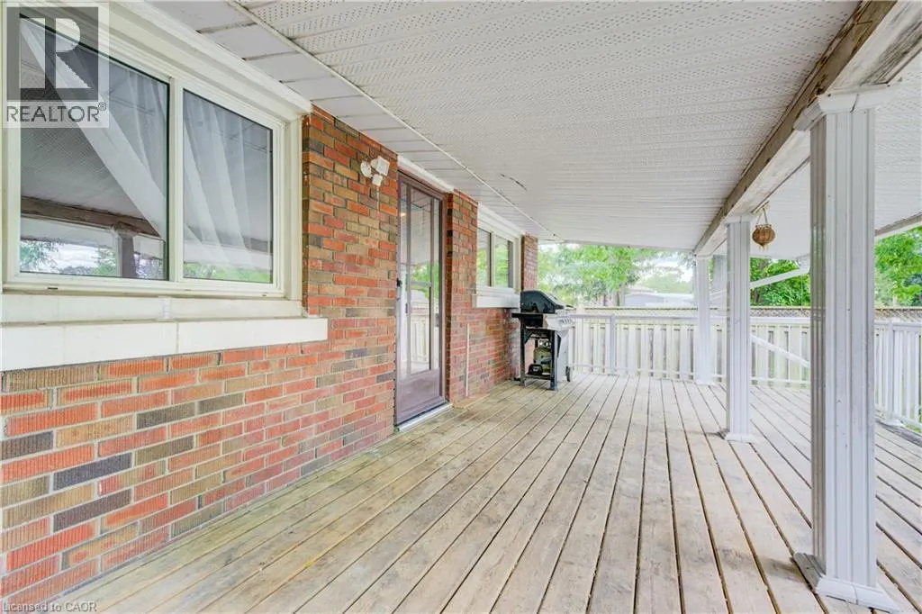 168 DUNDAS Street N