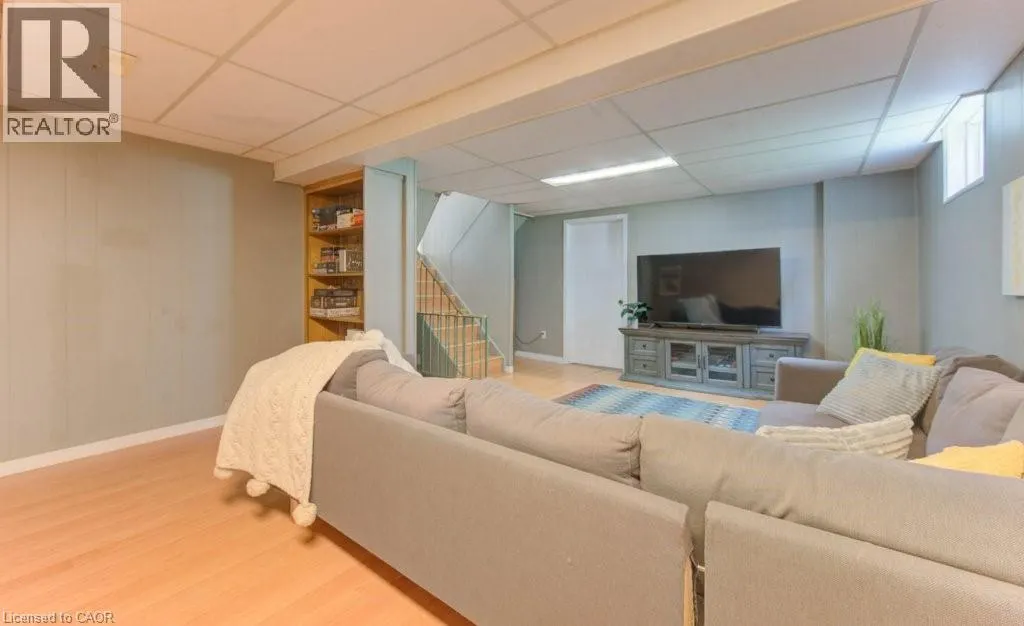 47 WINDING Way