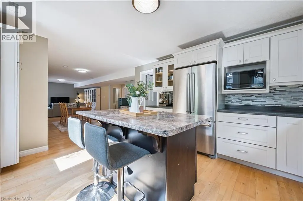 867 CREEKSIDE Drive