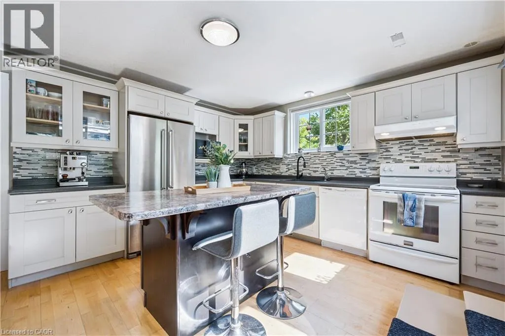 867 CREEKSIDE Drive