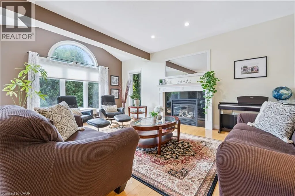 867 CREEKSIDE Drive