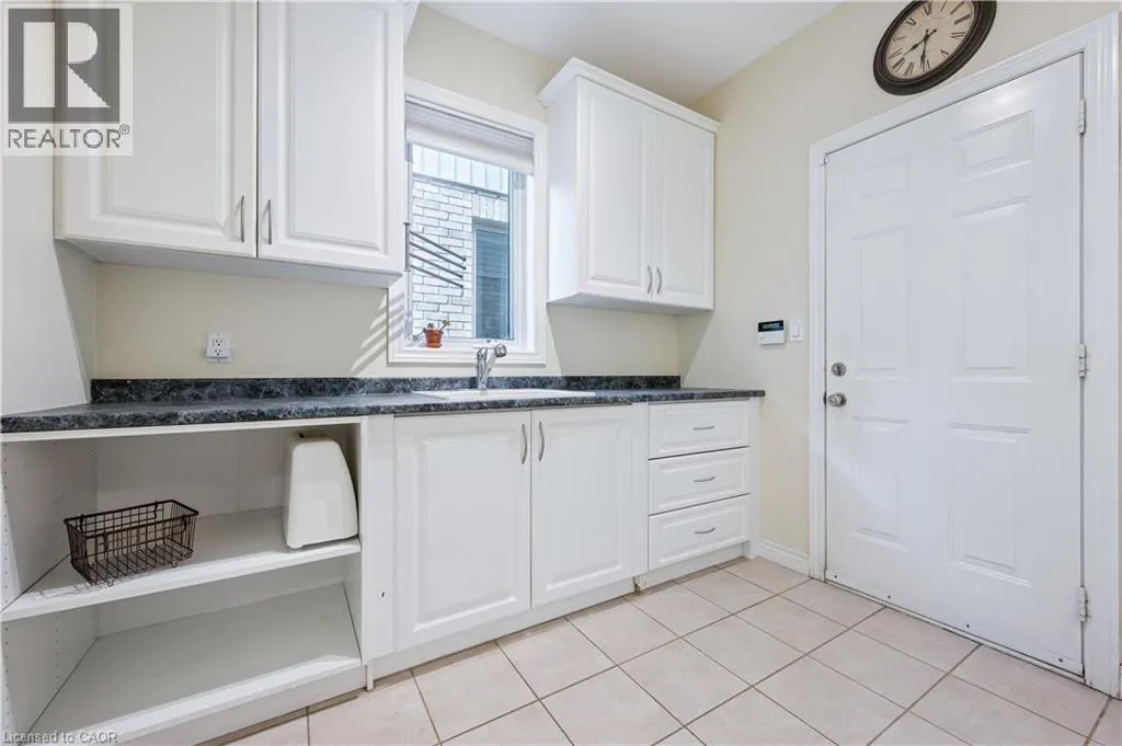 867 CREEKSIDE Drive