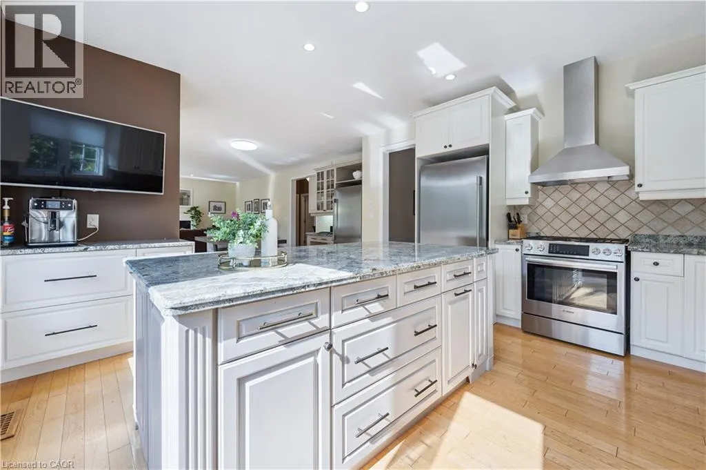 867 CREEKSIDE Drive