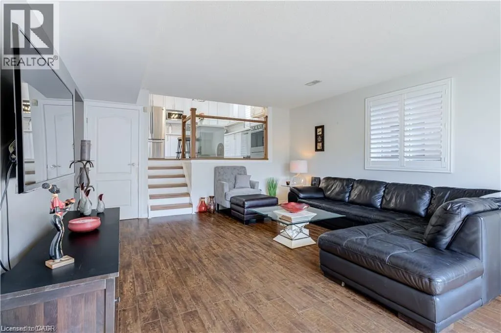 18 CHARING Drive