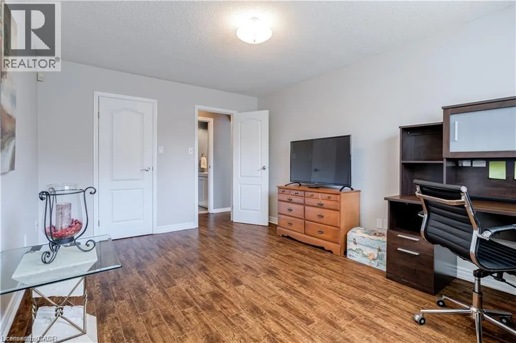 18 CHARING Drive