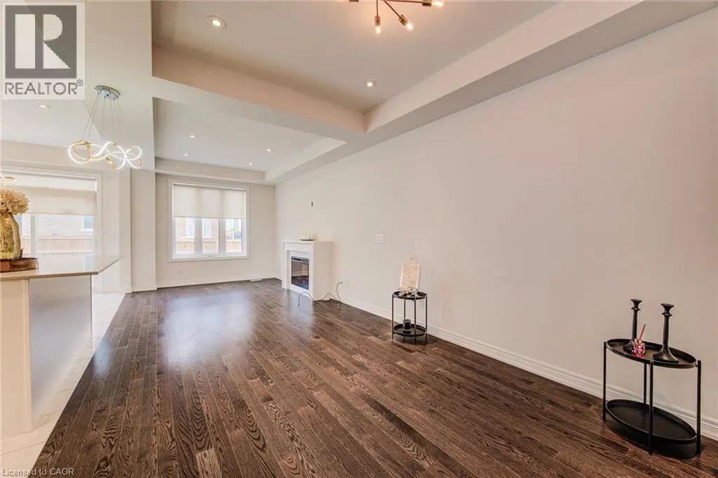 4 STONEHILL AVE