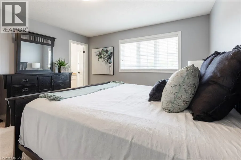 56 MARINA POINT Crescent