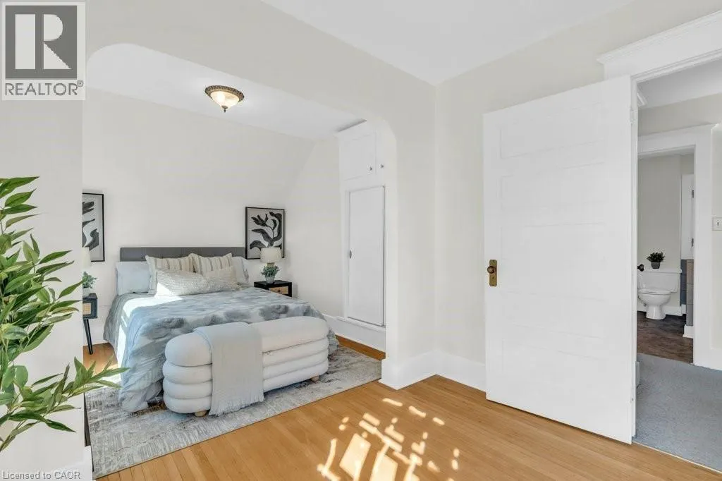 78 ALLEN Street E