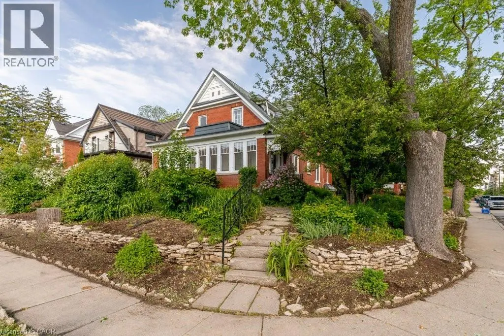 78 ALLEN Street E