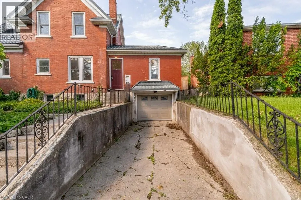 78 ALLEN Street E