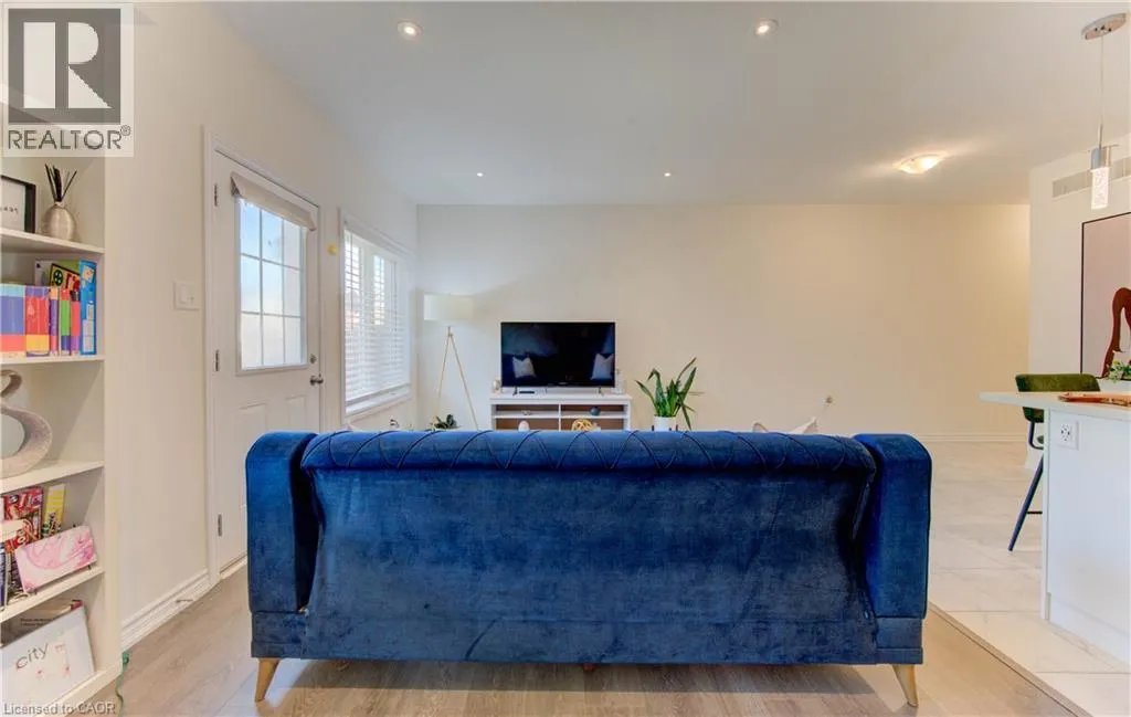 385 WESTWOOD Drive Unit# B, #B
