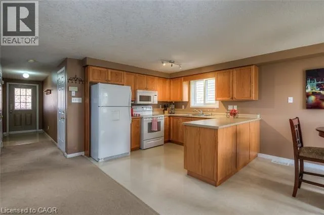 835 WHITECAP Avenue