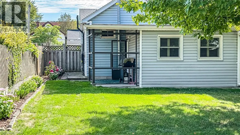 70 POULETTE Street