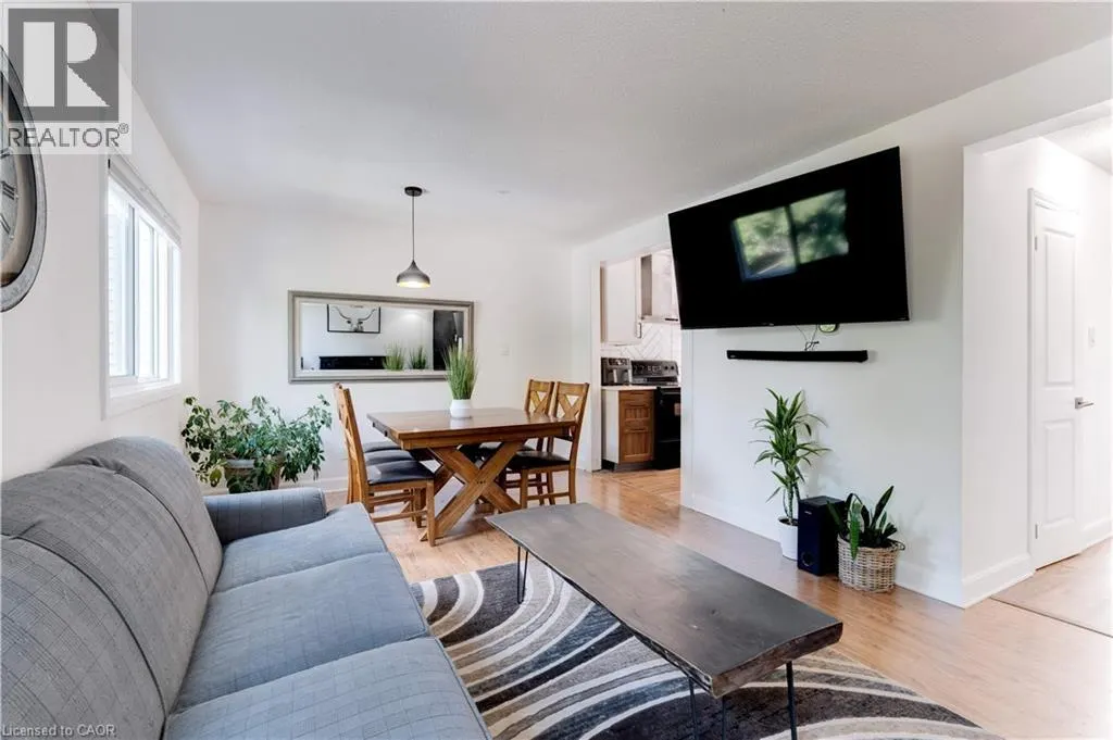 2261 LEOMINSTER Drive