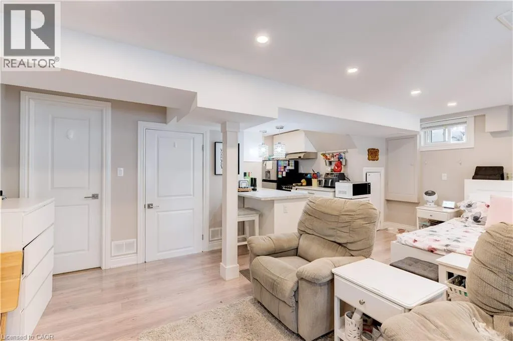 2261 LEOMINSTER Drive