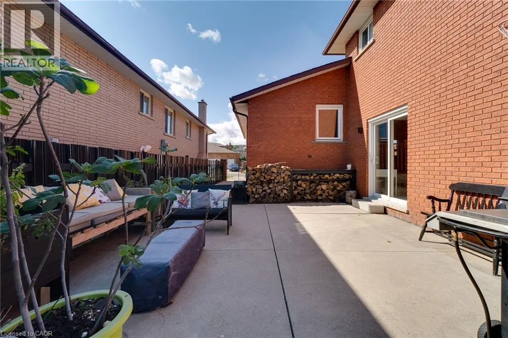 18 PAVAROTTI Court